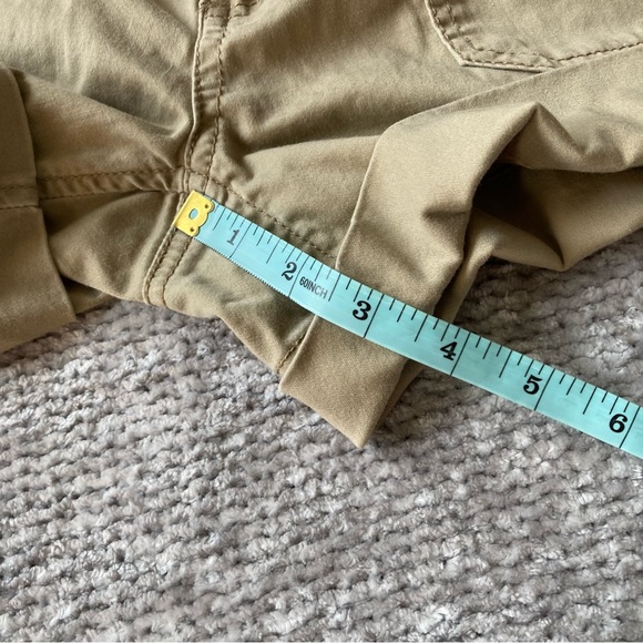 One Song Women’s Khaki Shorts Size 6 Rolled Cuff Brass Buttons Neutral Classic - Picture 7 of 9
